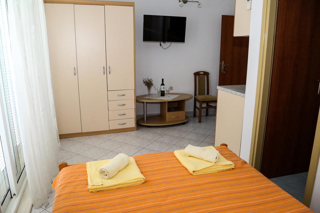 Apartments Dragica Milna  Exterior foto
