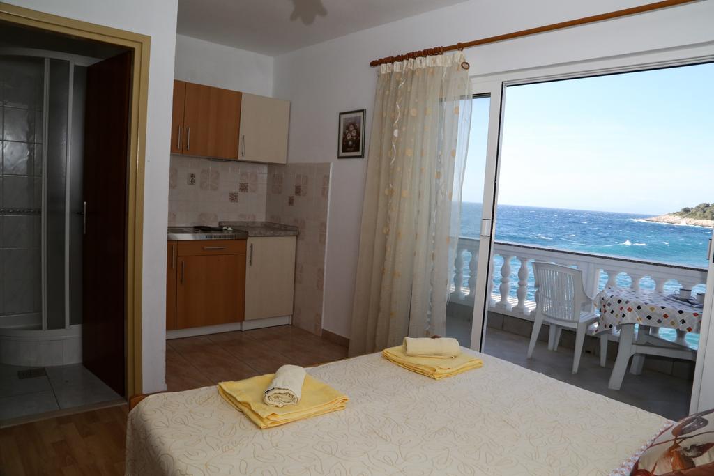 Apartments Dragica Milna  Exterior foto